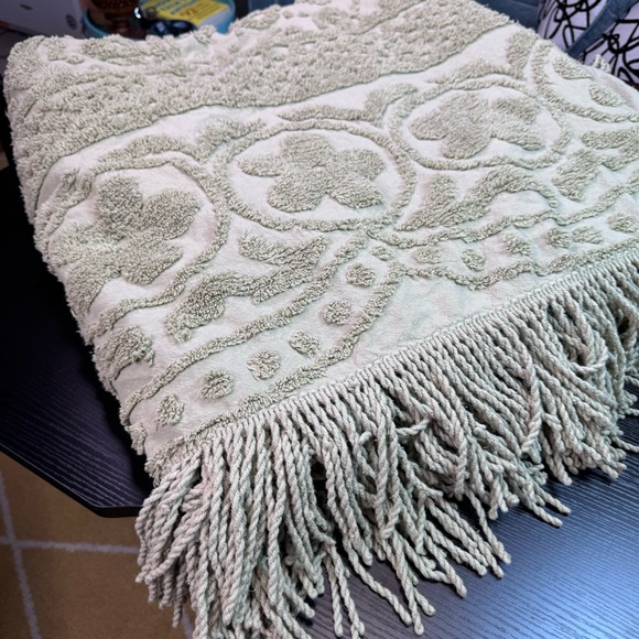 Chenille Sage Medalion Tufting Textured Bedspread with Fringe size King - Picture 11 of 16